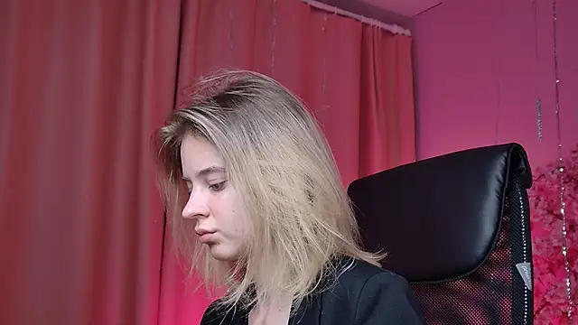 TinaDavil online show from February 10, 2026, 1:15 pm