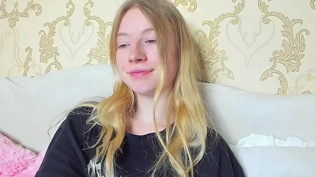 minidivaa  online show from December 7, 2024, 8:22 am