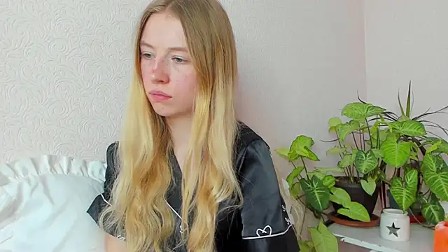 minidivaa  online show from January 10, 2025, 11:43 am