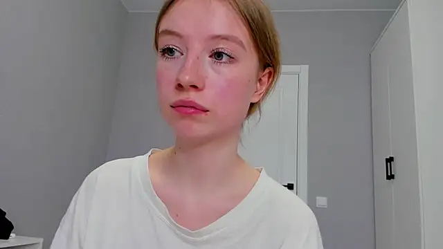 minidivaa  online show from January 24, 2025, 8:11 pm