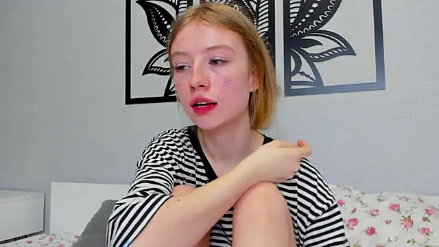 minidivaa  online show from February 19, 2025, 7:27 pm