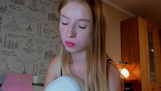 minidivaa  online show from September 13, 2025, 7:24 pm