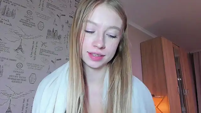 minidivaa  online show from October 4, 2025, 9:13 pm