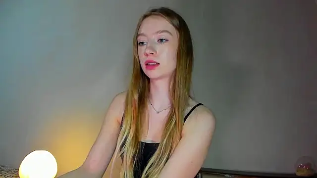 minidivaa  online show from April 18, 2026, 7:58 pm