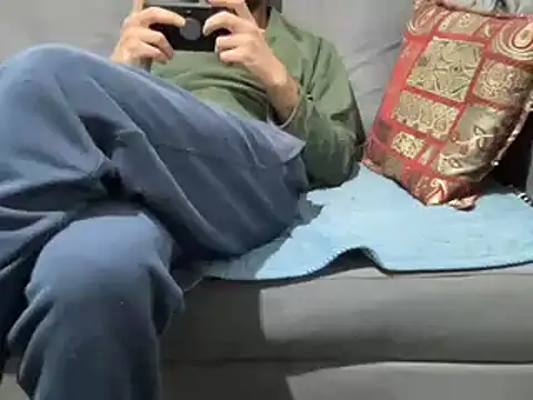 4small4inchlol online show from December 11, 2024, 7:03 pm