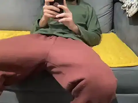 4small4inchlol online show from February 4, 2025, 5:45 pm