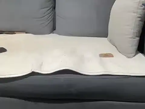 4small4inchlol online show from March 22, 2025, 2:47 pm