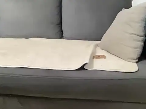 4small4inchlol online show from April 15, 2026, 7:32 pm