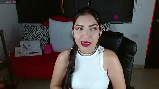 Carolaine69  online show from September 26, 2025, 1:37 pm