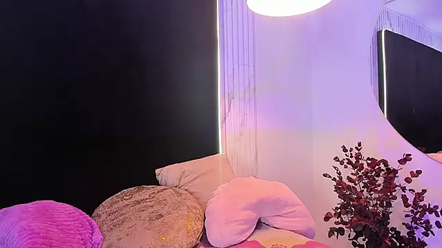 almendraevans online show from February 7, 2025, 3:19 pm