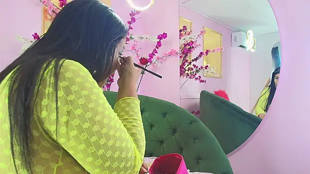 almendraevans online show from November 14, 2025, 12:26 pm