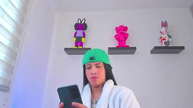 Gangster Girl online show from December 26, 2024, 4:25 pm