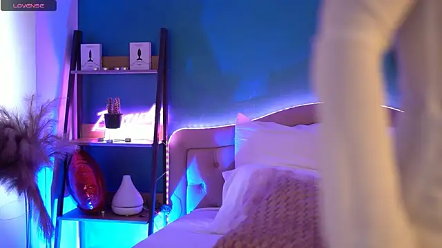 RaisaVawn online show from April 21, 2026, 6:20 am