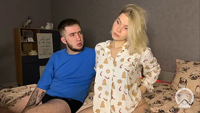 Adelovenick online show from December 24, 2024, 7:33 pm