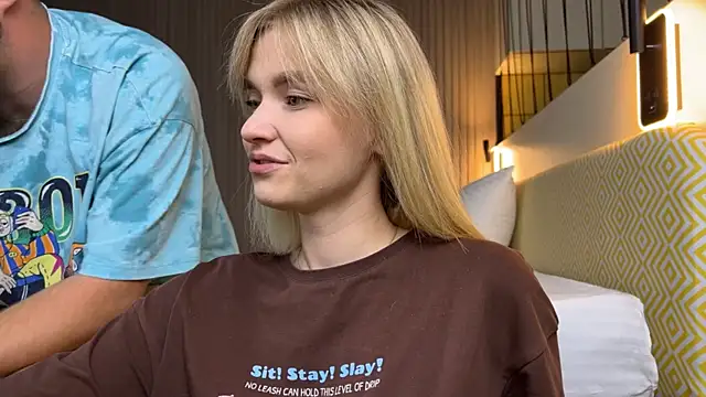 Adelovenick online show from September 19, 2025, 9:43 am