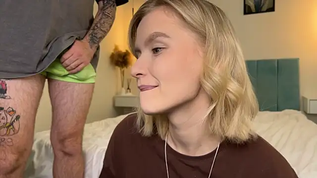 Adelovenick online show from November 23, 2025, 8:14 am