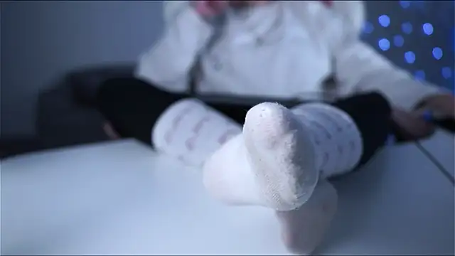 Lana  May online show from March 9, 2025, 3:05 pm