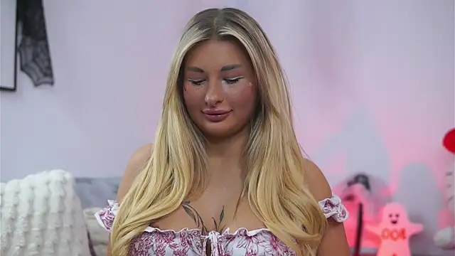 AvaShayy online show from October 27, 2025, 9:52 pm