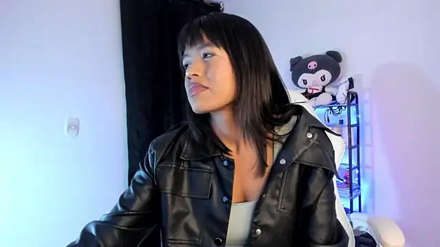 meganthompsonn22 online show from January 13, 2026, 4:18 am