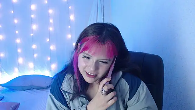 mixie cute online show from December 12, 2024, 10:52 pm