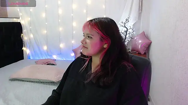 mixie cute online show from December 18, 2024, 12:32 am