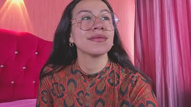 EmiGomez  online show from December 4, 2025, 1:53 pm