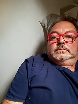 Snapshot of bluangelo chatting on May 9, 2026, 12:43 pm bluangelo online show from May 9, 2026, 12:43 pm