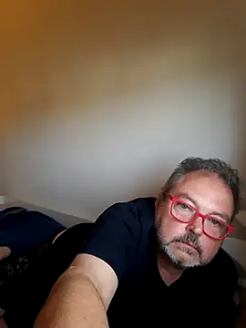 Snapshot of bluangelo chatting on May 10, 2026, 12:43 pm bluangelo online show from May 10, 2026, 12:43 pm