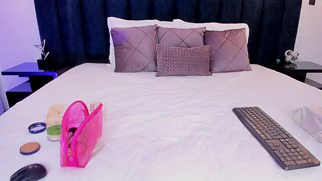 susyy7 online show from March 4, 2026, 3:34 am