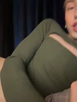 Avril Pearly  online show from December 19, 2024, 9:28 pm