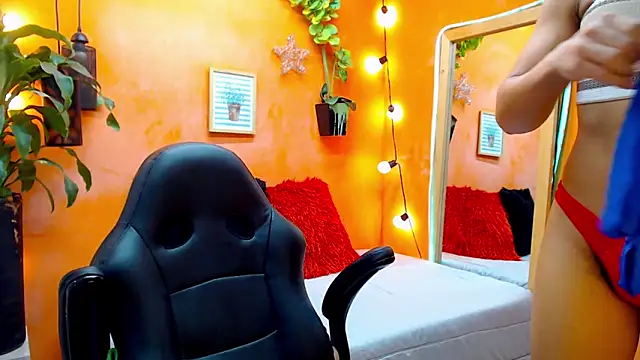 aslyhernandez 7 online show from January 3, 2025, 11:46 am