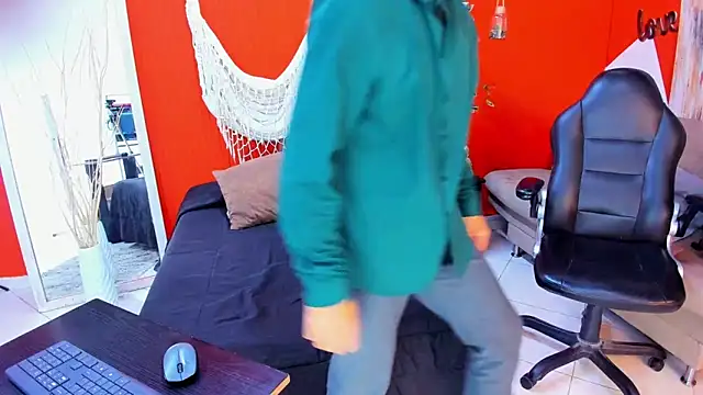 aslyhernandez 7 online show from April 21, 2026, 9:59 am