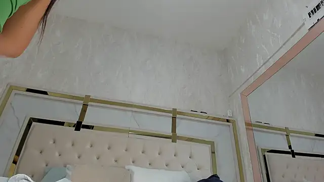 Victoriaa millers online show from September 10, 2025, 7:14 pm