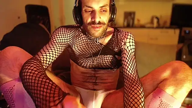 P4RtYBOII92 online show from September 23, 2025, 3:42 am