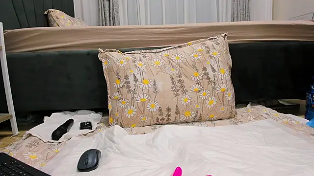 wowsquirtx online show from February 26, 2025, 6:37 am