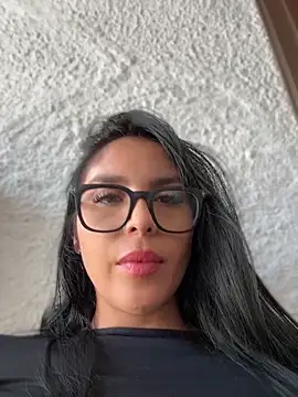  miaquevedo  online show from April 12, 2026, 4:23 pm