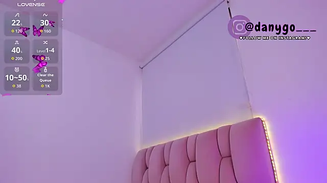 Snapshot of ZarianaEvanz chatting on October 17, 2025, 10:23 pm ZarianaEvanz online show from October 17, 2025, 10:23 pm