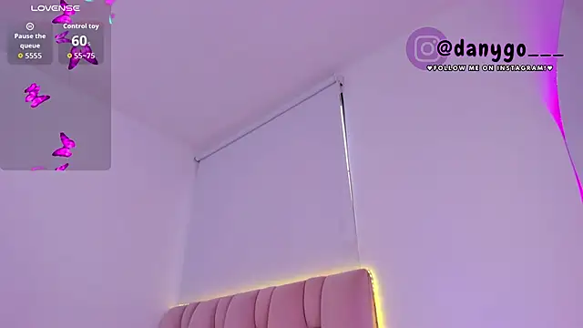 Snapshot of ZarianaEvanz chatting on November 15, 2025, 9:43 pm ZarianaEvanz online show from November 15, 2025, 9:43 pm