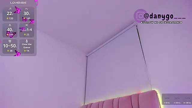 Snapshot of ZarianaEvanz chatting on November 21, 2025, 11:25 pm ZarianaEvanz online show from November 21, 2025, 11:25 pm