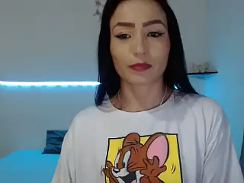 Sara-Guzman1 online show from February 11, 2025, 5:05 am