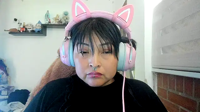 Shaddycute  online show from April 20, 2026, 9:05 pm