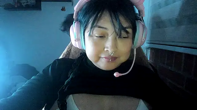 Shaddycute  online show from April 21, 2026, 1:42 am