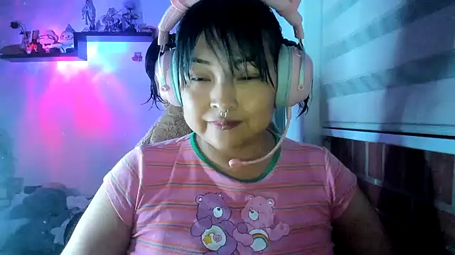 Shaddycute  online show from April 22, 2026, 12:46 am