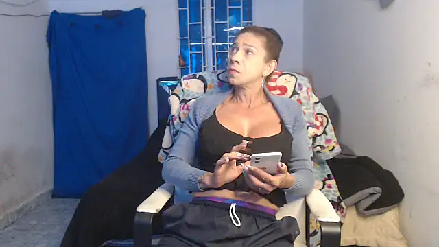 Antonella borja online show from November 11, 2025, 6:19 pm