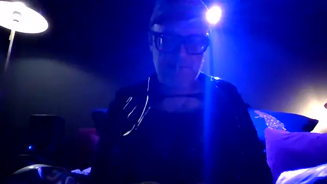 biffboff123 online show from April 10, 2026, 11:42 pm