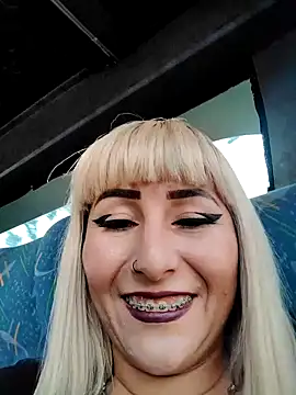 florecita9 online show from January 9, 2025, 8:55 pm