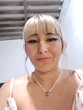 florecita9 online show from January 25, 2025, 8:53 pm