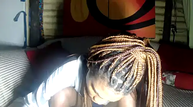 hoittytoittyxx online show from February 5, 2025, 9:40 pm