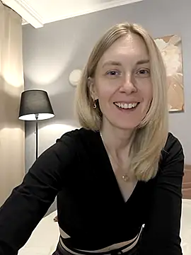 AvelinaLeoni online show from October 6, 2025, 7:50 am