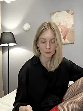 AvelinaLeoni online show from October 7, 2025, 7:16 am